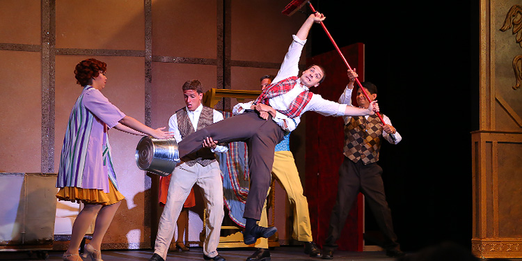 Singin’ in the Rain - arch
