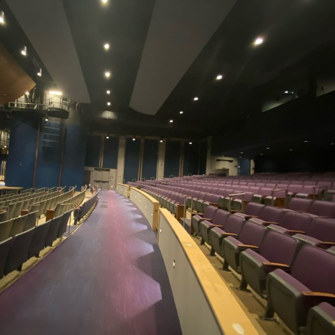 Front entrance to Diamond Head Theatre